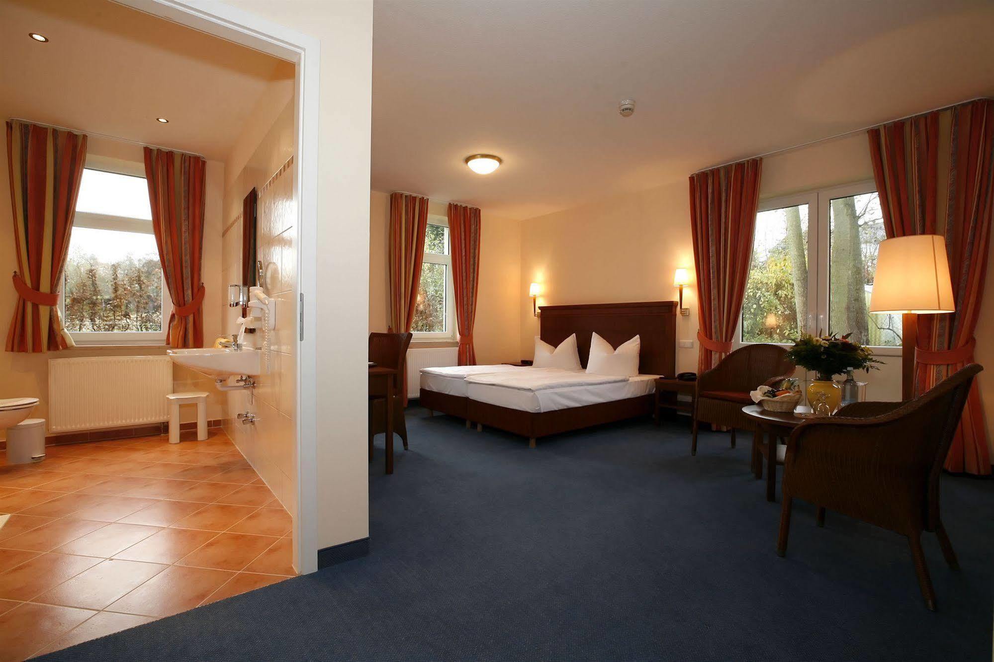 Seehotel Heidehof Klein Nemerow Exteriör bild