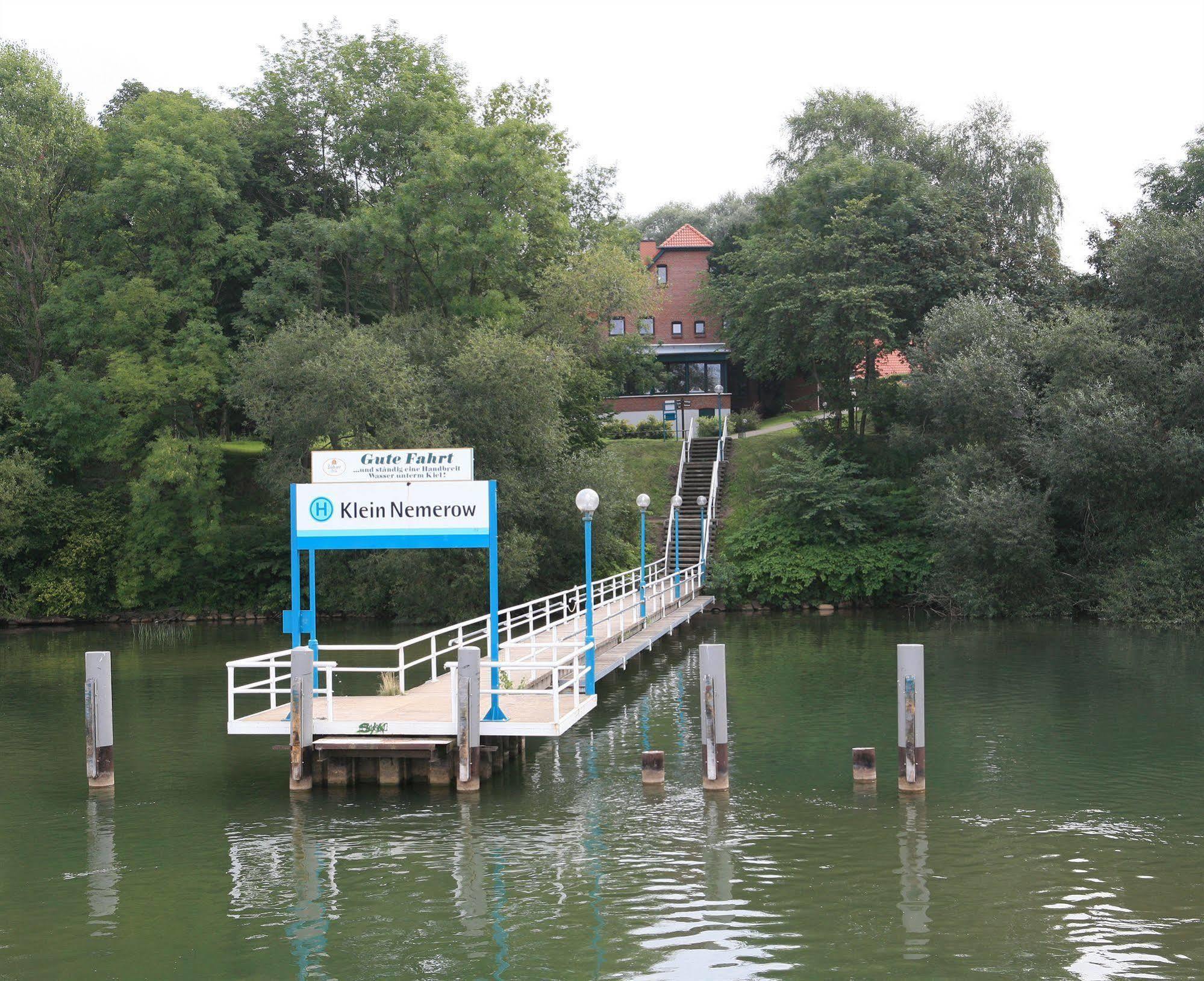 Seehotel Heidehof Klein Nemerow Exteriör bild